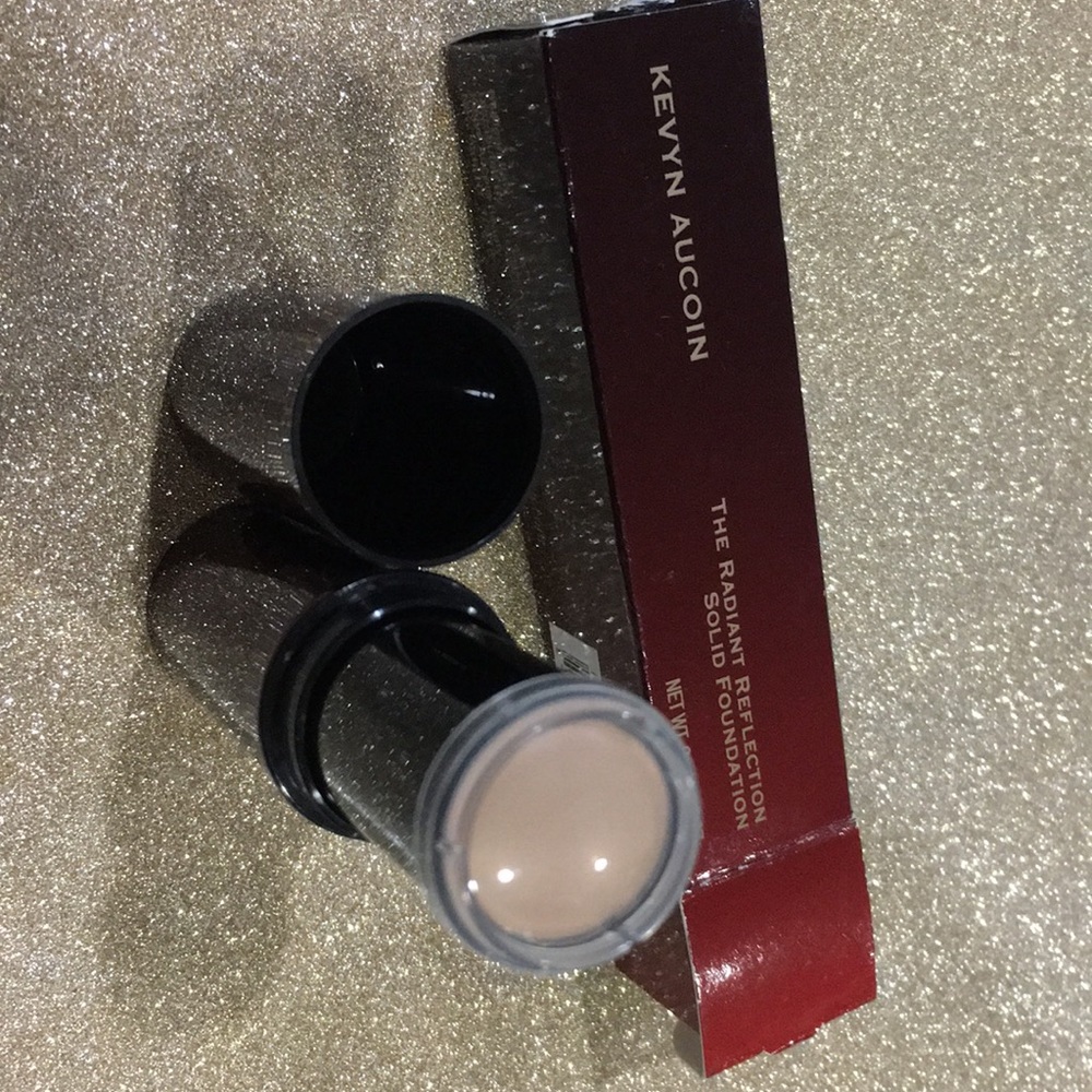 Kevyn Aucoin solid foundation
